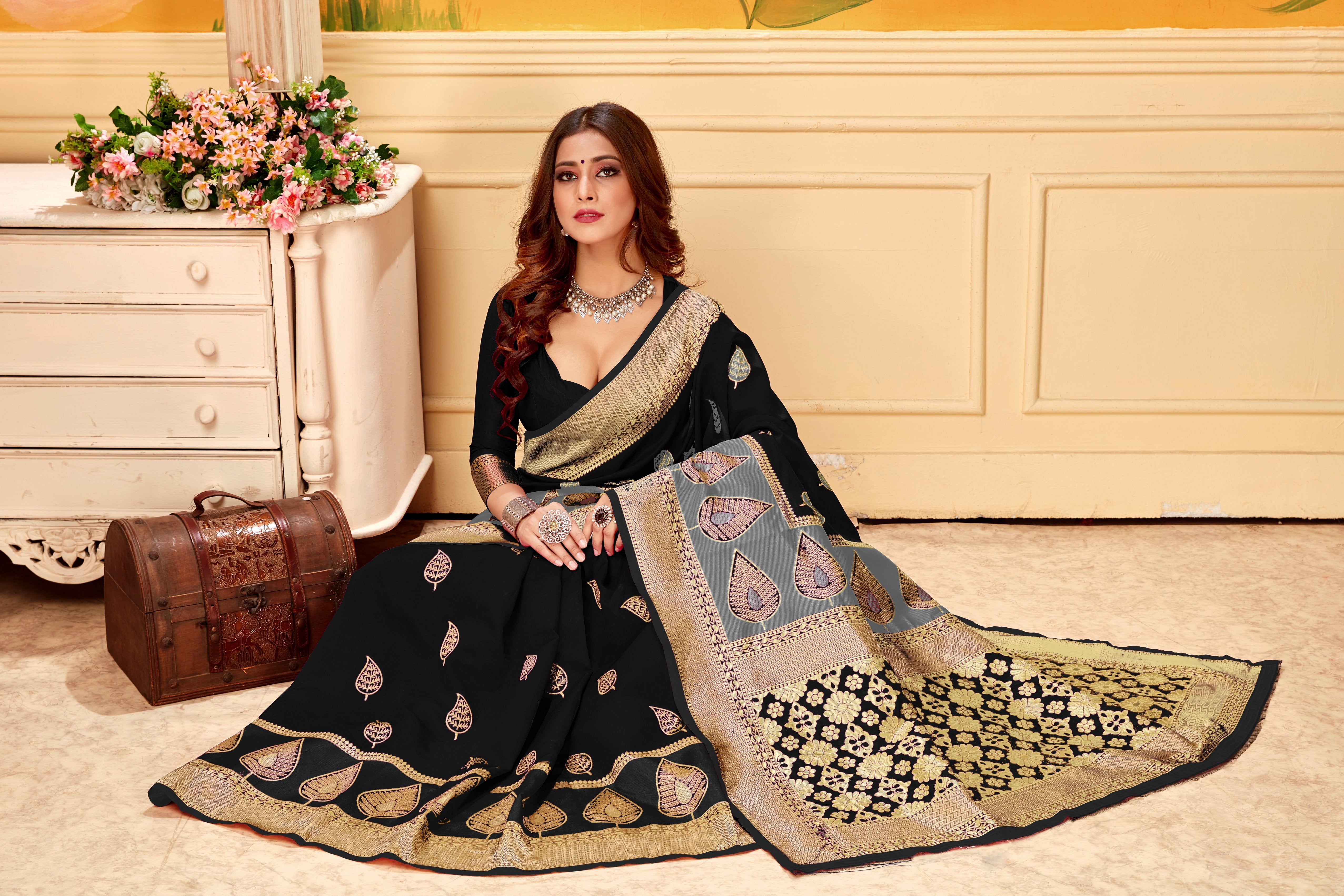 Banarasi Weaving Lichi Silk Saree Tenuous Body Work