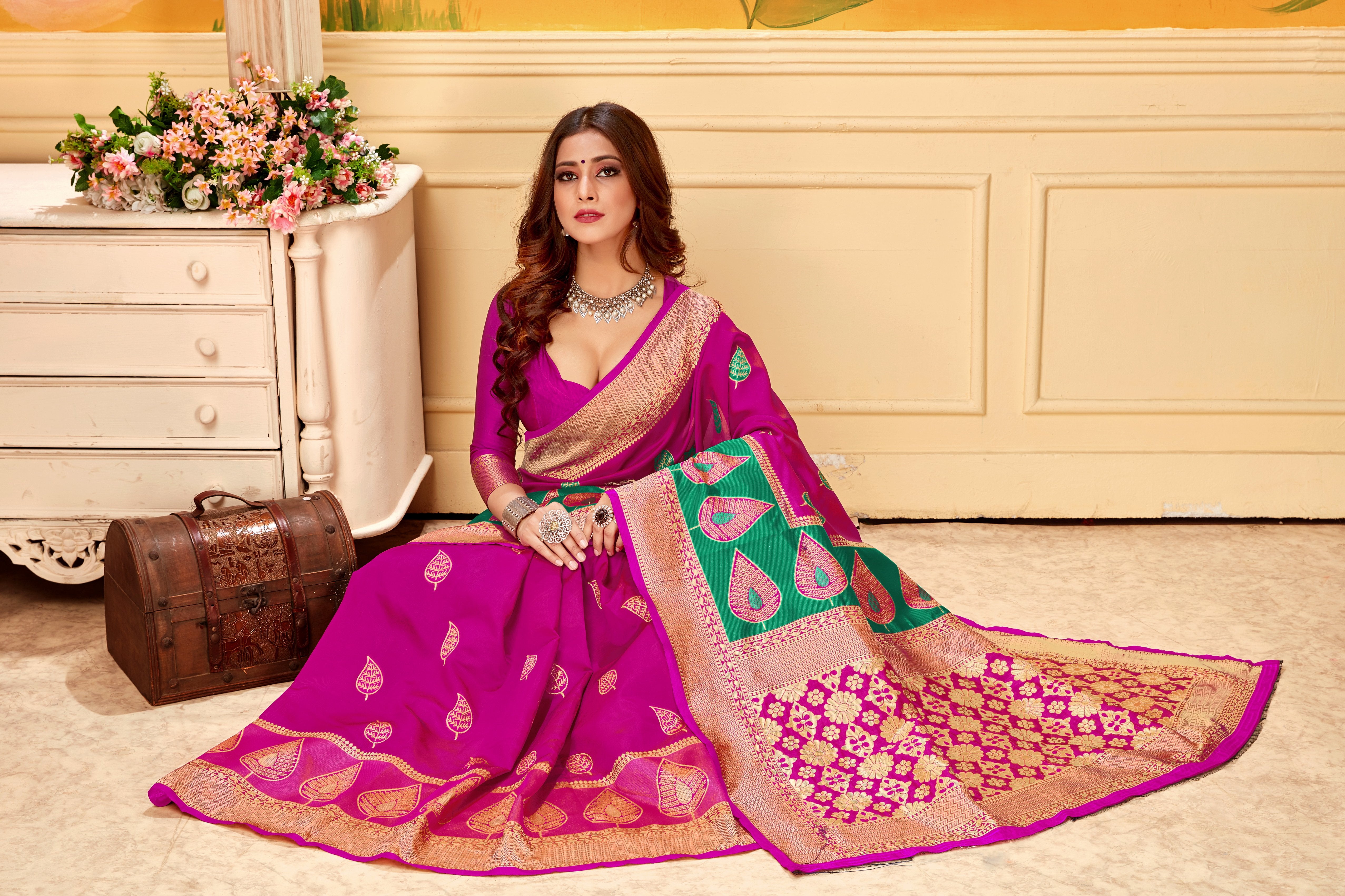 Banarasi Weaving Lichi Silk Saree Tenuous Body Work