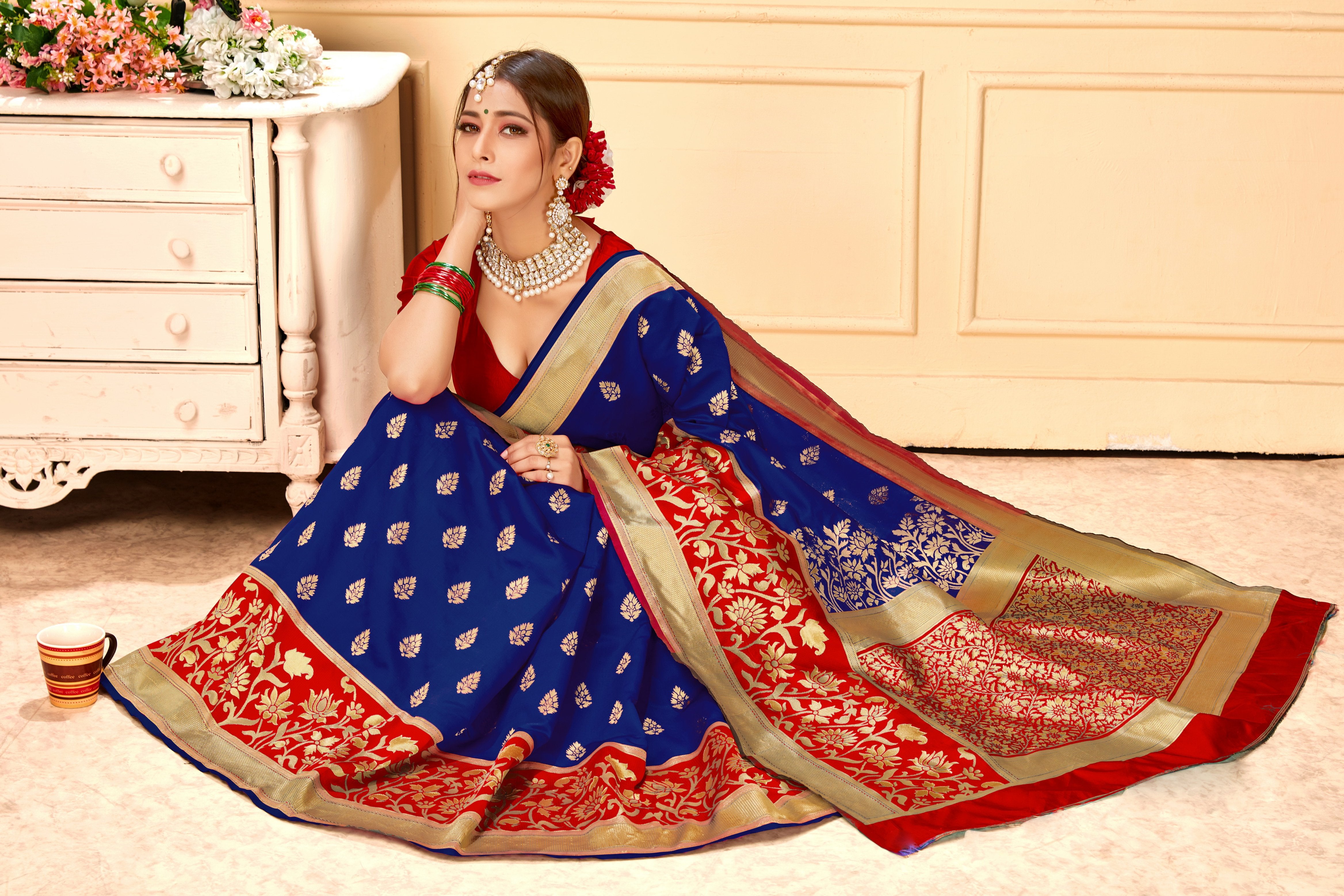 Banarasi Weaving Lichi Silk Saree With  Tenuous Body Work
