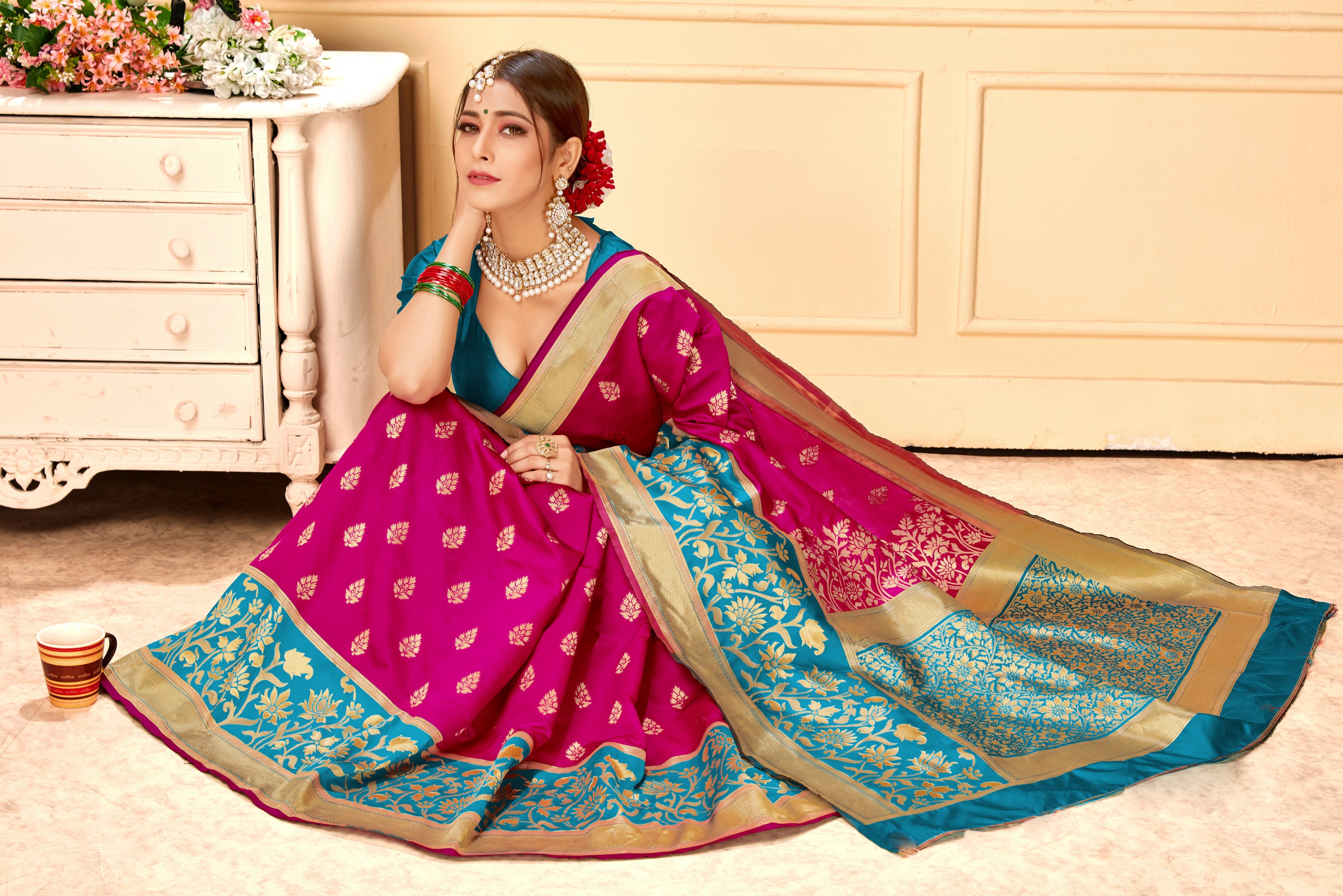 Banarasi Weaving Lichi Silk Saree With  Tenuous Body Work